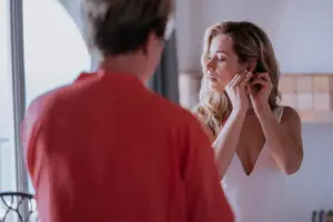 Shannon arreglándose para la boda en Villa Azul, Puerto Vallarta