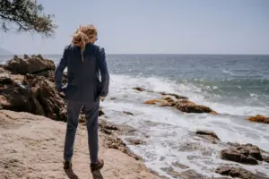 Camino a la playa antes de la ceremonia, boda en Villa Azul, Puerto Vallarta