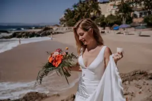 Camino a la playa antes de la ceremonia, boda en Villa Azul, Puerto Vallarta
